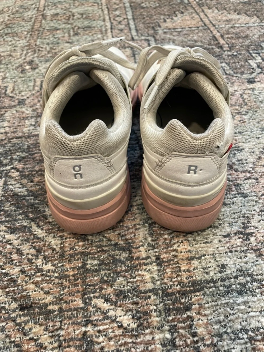 On Running The Roger Advantage Sneakers White Women’s 7.5